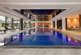 Rivage H  tel & Spa Annecy allows 18 year olds to book a room