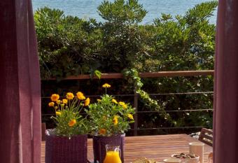 The House By The Sea has Balcony rooms