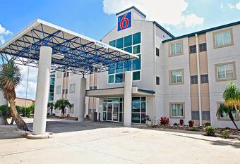 Motel 6 Harlingen Tx allows 18 year olds to book a room