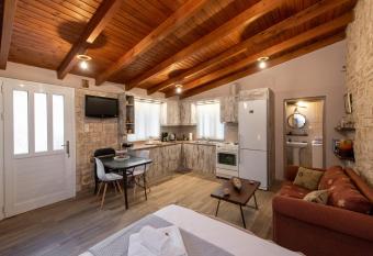 Mozart House Studio has Balcony rooms