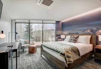 The Block Hotel & Commons has Balcony rooms