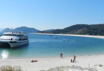 CASA DAS FERREIRAS Cangas has rooms with a private hot tub