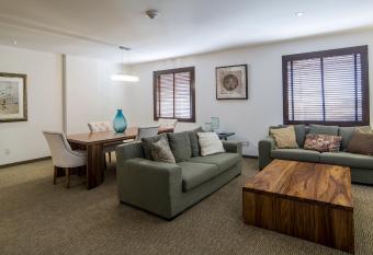 Holiday Inn Guadalajara Patria-Universidad, an IHG Hotel allows 18 year olds to book a room