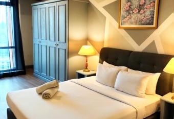 Elements service suite@ Times Square has rooms with a private hot tub