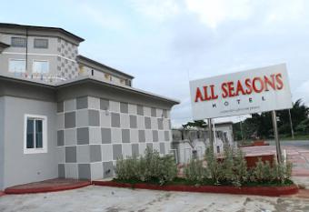 Room in Lodge - All Seasons Hotel-owerri has rooms with a private hot tub