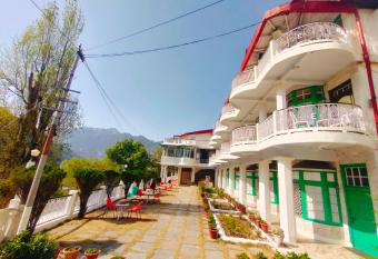 Elphinstone The Lake Side has Balcony rooms