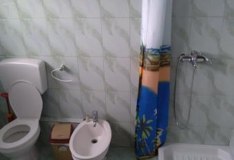 Apartament Ki  i Korce has rooms with a private hot tub