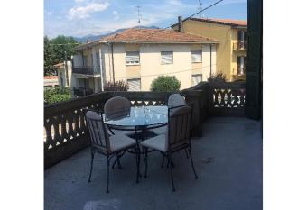 I NARCISI fronte Lago Maggiore allows 18 year olds to book a room