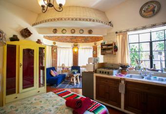 Majikal B&B - China Poblana has Balcony rooms