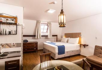 Hotel Chalet Monet - Granja Vianna allows 18 year olds to book a room