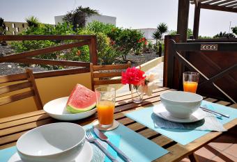 LOS HIBISCOS 404 has Balcony rooms