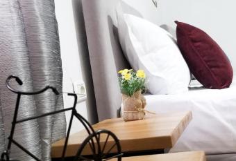 Spacious and Cozy Apartment - Ajia Apartment has Balcony rooms