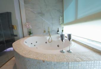 Suite Nof Caesar has Balcony rooms