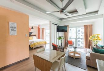 Estancia Casa Real Frente a la Zona Colonial allows 18 year olds to book a room