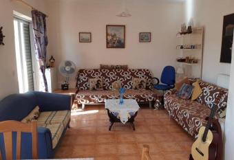 Cozy & Rustic has Balcony rooms