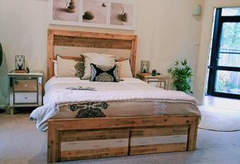 Garden Apartment, self contained, Hunter Valley allows 18 year olds to book a room