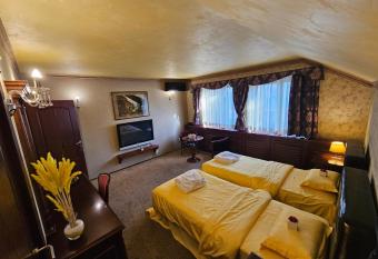 Vila Geppetto has rooms with a private hot tub