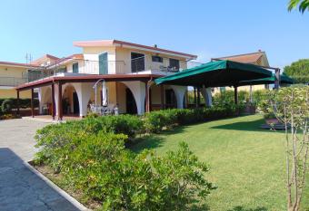 Villa Celeste B&B has Balcony rooms