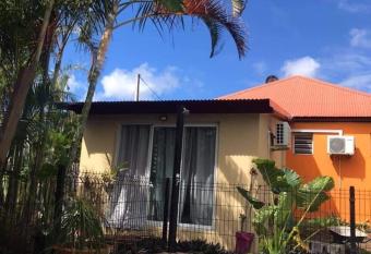 Au jardin de la ressource allows 18 year olds to book a room