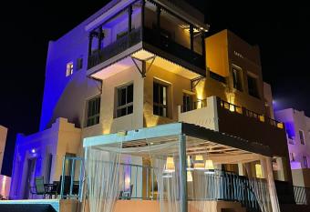 Wave Resort-                      has Balcony rooms