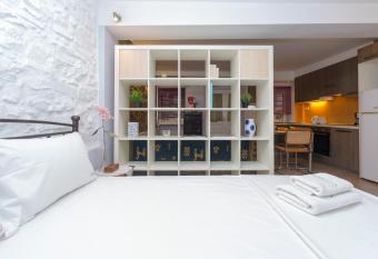 Townhall Studio allows 18 year olds to book a room