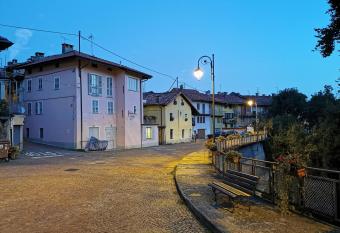 Ca  Duvet Guesthouse has Balcony rooms