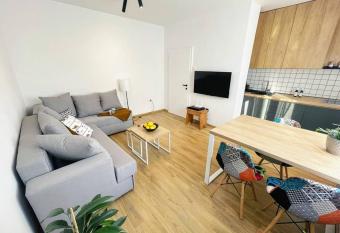 MILLENNIUM bridge cozy apartment TOP location has Balcony rooms