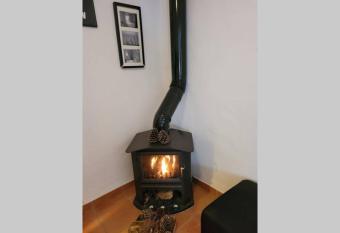 VILLA HISPANO-BRASILE  A SALAR TELETRABAJO RECOMENDABlE allows 18 year olds to book a room