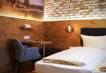 Gasthof zur Krone allows 18 year olds to book a room