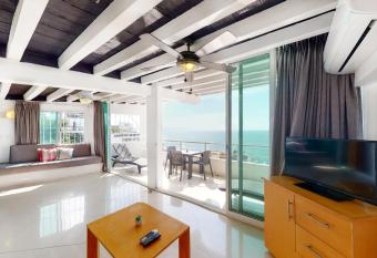 Torre Malibu allows 18 year olds to book a room