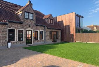 Per Sea allows 18 year olds to book a room