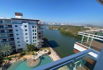 bonita habitacion hotelera con balcon by G P S rentas has Balcony rooms