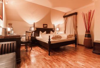 Hotel Aviv Dresden allows 18 year olds to book a room