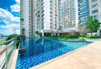 One South 6Pax with WIFI and NETFLIX by TBH has Balcony rooms