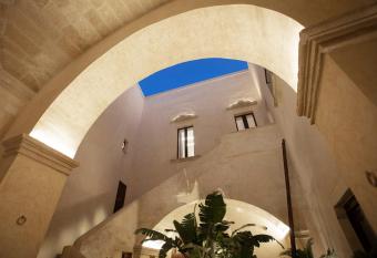 Palazzo Donna Tit   has Balcony rooms