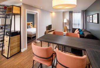 Aparthotel Adagio London Sutton Point allows 18 year olds to book a room