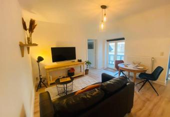 Recently renovated appartement 150m from the beach allows 18 year olds to book a room