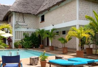 Zablon s Boss has Balcony rooms