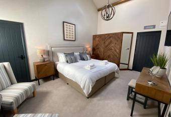 The Merchant s Yard allows 18 year olds to book a room