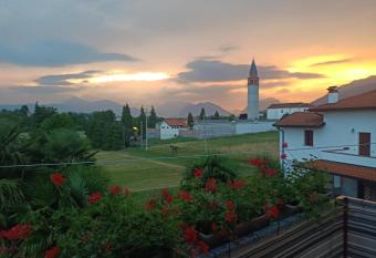 NICOLE COUNTRY APARTMENTS has Balcony rooms