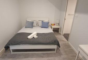 One-bedroom Apartment in the heart of the City has Balcony rooms