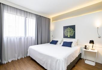 Helbor stay Batel-HSB025 has Balcony rooms