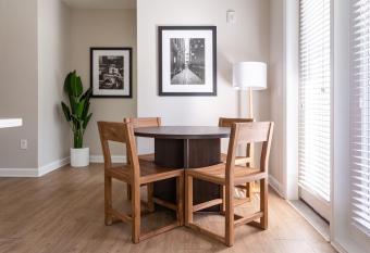 Kasa FreeMoreWest Charlotte has Balcony rooms