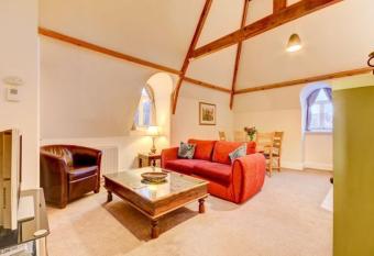 Sleepy Hollow allows 18 year olds to book a room