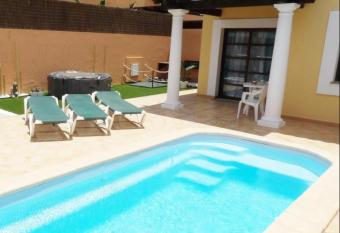 Villas Brujula Company has Balcony rooms