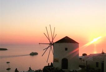 Lioyerma Windmill Villa & Pool has Balcony rooms