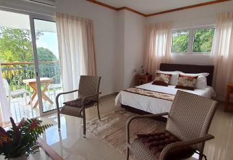 Le Chant de Merle Self -Catering Studios and Apartments allows 18 year olds to book a room