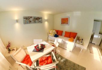 Apartamentul ALB allows 18 year olds to book a room