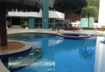 Balne  rio Cambori   allows 18 year olds to book a room