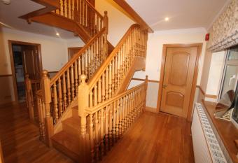 Woodlands Guest Accomadation allows 18 year olds to book a room